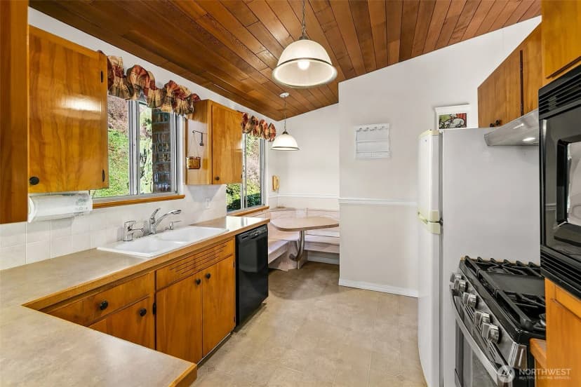 Property photo for 2624 Sw 172nd Street, Burien photo 8