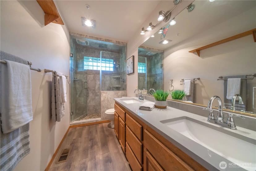 Property photo for 18118 236th Avenue Ne, Woodinville photo 22