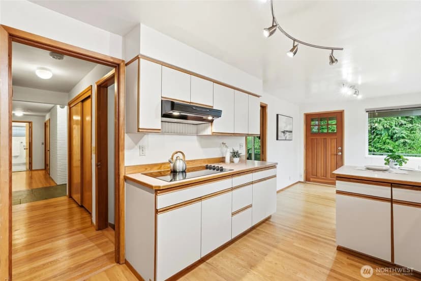 Property photo for 1058 Ne 106th Street, Seattle photo 9