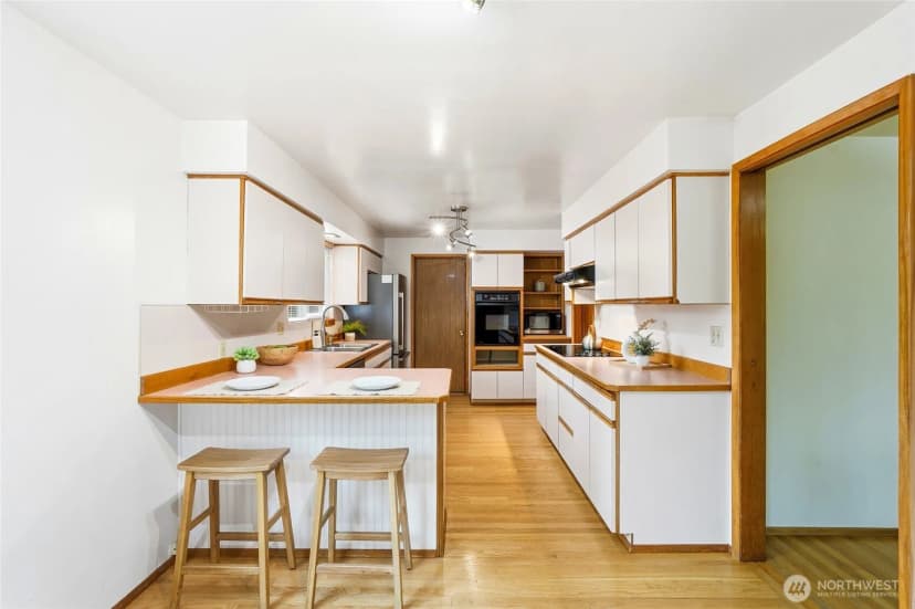 Property photo for 1058 Ne 106th Street, Seattle photo 7
