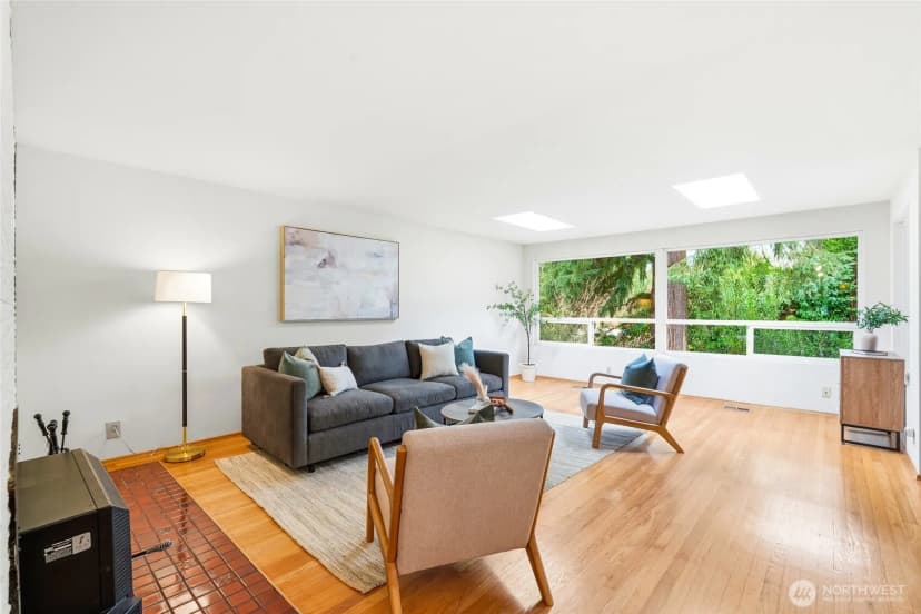 Property photo for 1058 Ne 106th Street, Seattle photo 2