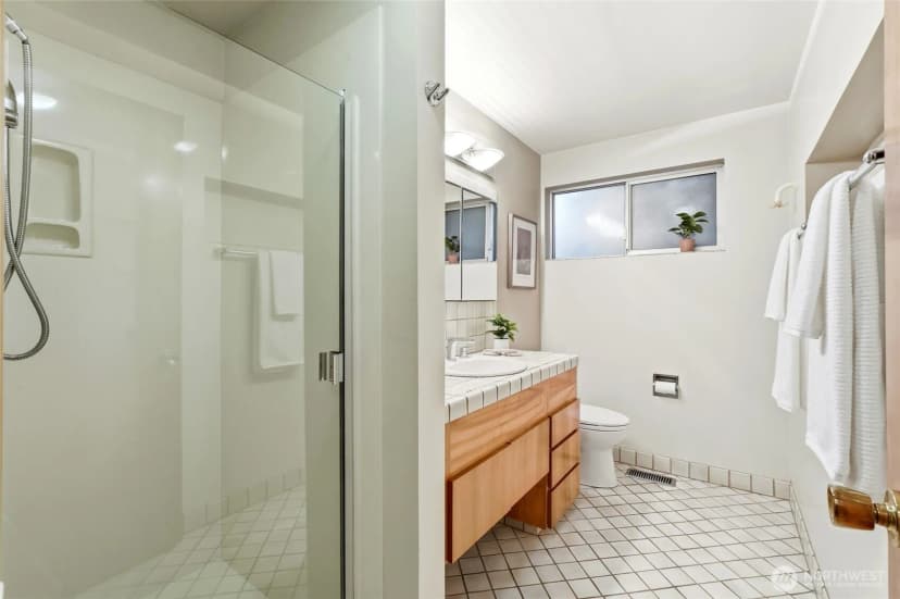 Property photo for 1058 Ne 106th Street, Seattle photo 11