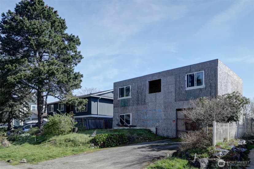 Property photo for 4916 30th Avenue S, Seattle photo 2