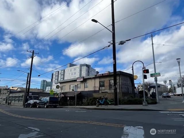 Property photo for 421 Rainier Avenue S, Seattle photo 4