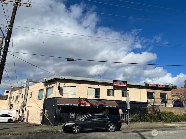 Property photo for 421 Rainier Avenue S, Seattle photo 6