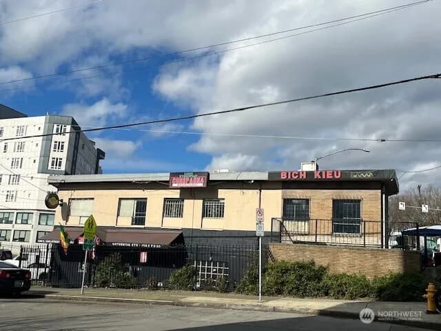 Property photo for 421 Rainier Avenue S, Seattle photo 5