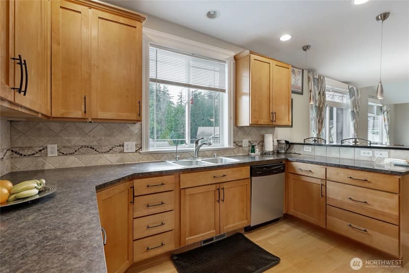 Property photo for 660 Parkside Place, Blaine photo 15
