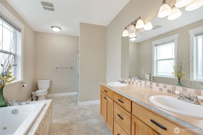 Property photo for 660 Parkside Place, Blaine photo 16