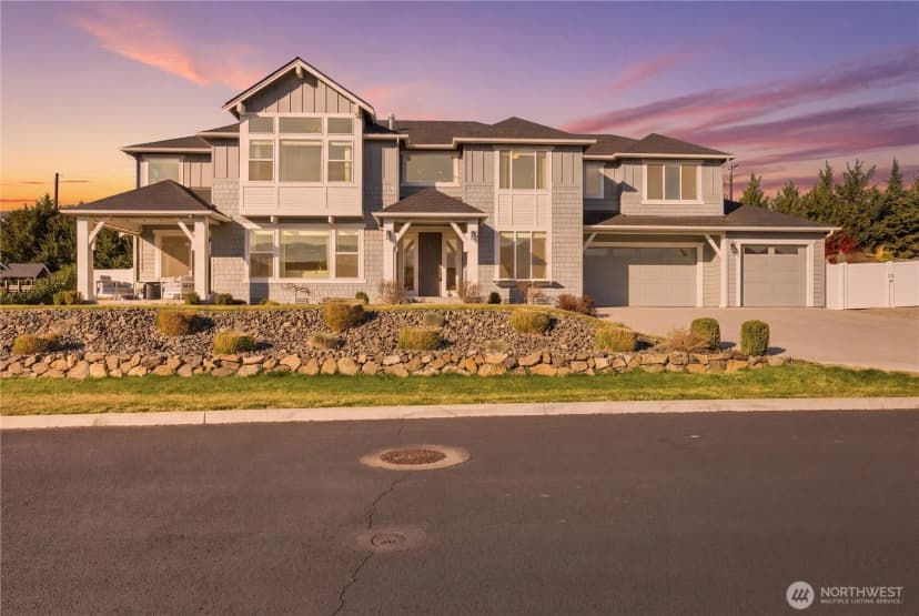 Property photo for 857 S Lamplight Lane, East Wenatchee