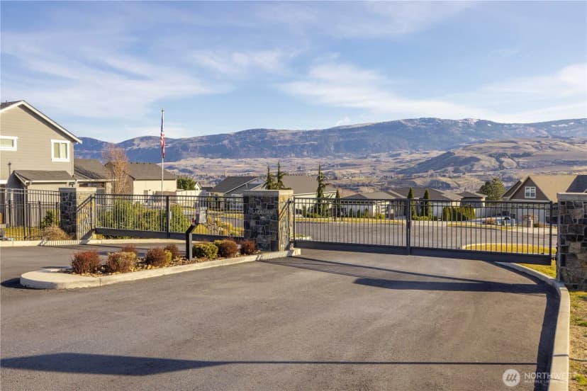 Property photo for 857 S Lamplight Lane, East Wenatchee photo 40