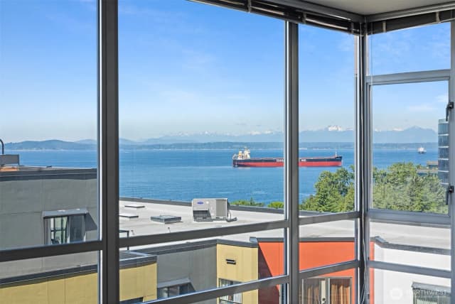 Property photo for 2929 1st Avenue #514, Seattle photo 2