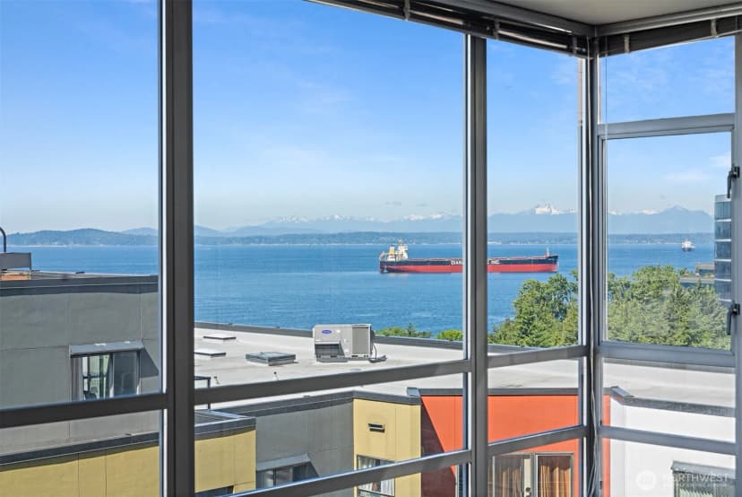 Property photo for 2929 1st Avenue #514, Seattle photo 2