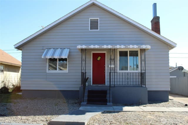 Property photo for 104 E 5th Avenue, Ritzville