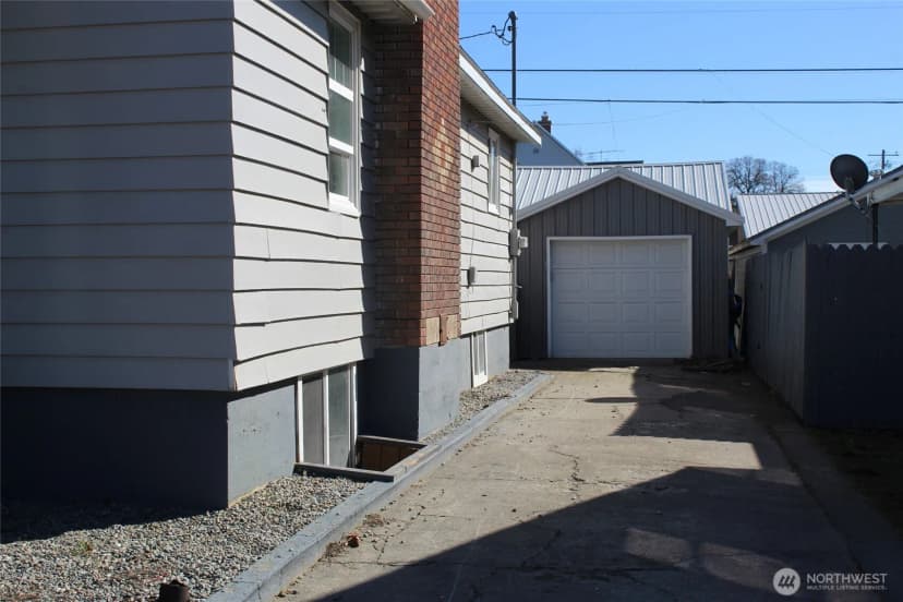 Property photo for 104 E 5th Avenue, Ritzville photo 2
