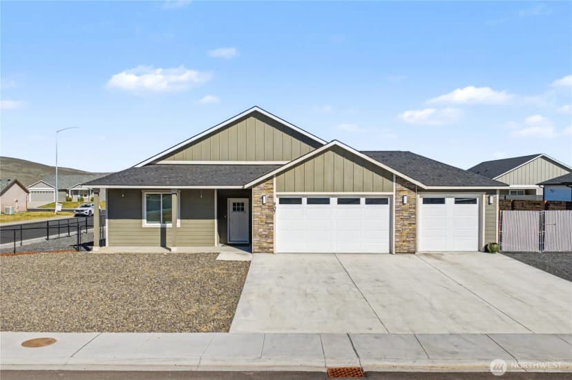 Property photo for 907 Ne 5th Avenue, Ephrata