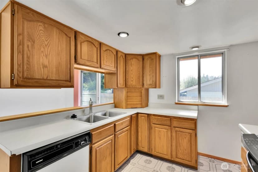 Property photo for 7631 Buckthorn Drive Ne, Bremerton photo 10