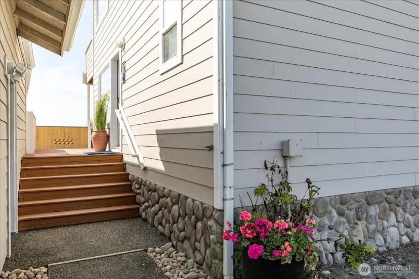 Property photo for 2507 W Beach Road, Oak Harbor photo 34
