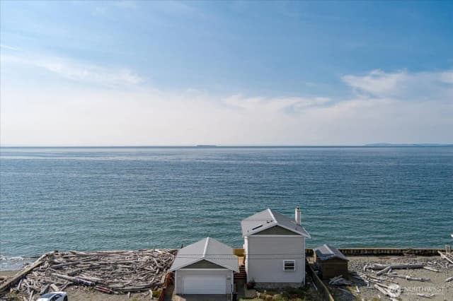 Property photo for 2507 W Beach Road, Oak Harbor photo 2