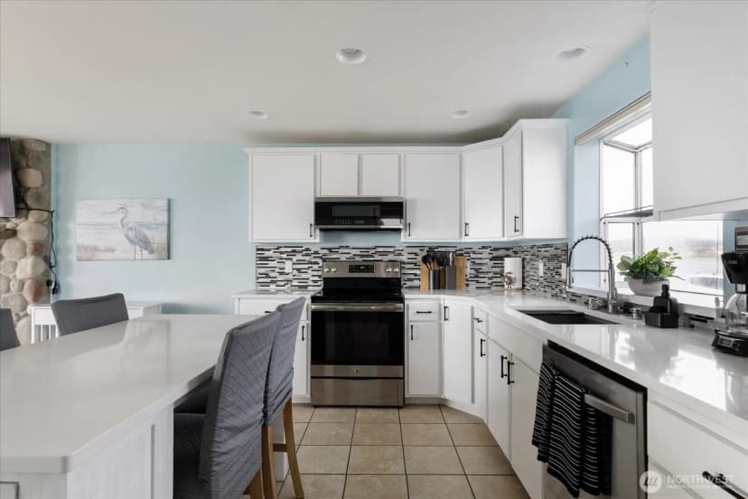 Property photo for 2507 W Beach Road, Oak Harbor photo 10