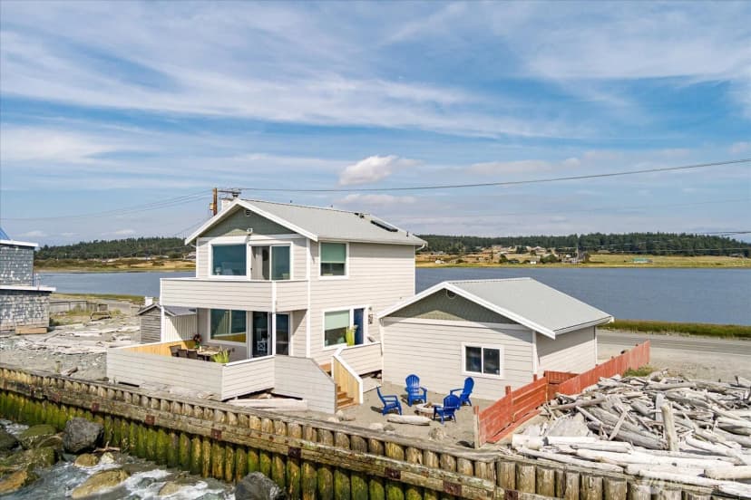 Property photo for 2507 W Beach Road, Oak Harbor