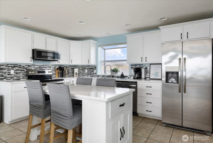 Property photo for 2507 W Beach Road, Oak Harbor photo 7