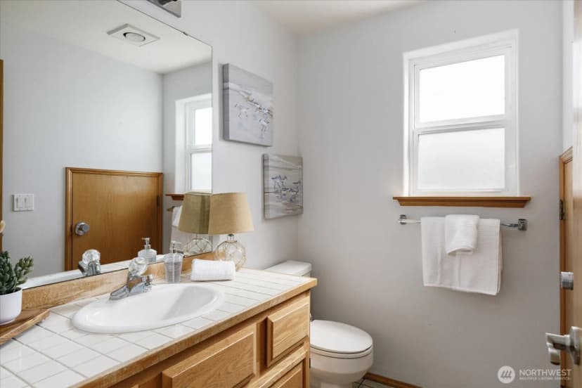 Property photo for 2507 W Beach Road, Oak Harbor photo 11