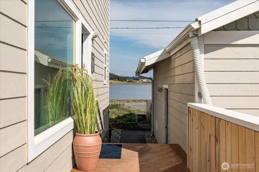 Property photo for 2507 W Beach Road, Oak Harbor photo 29