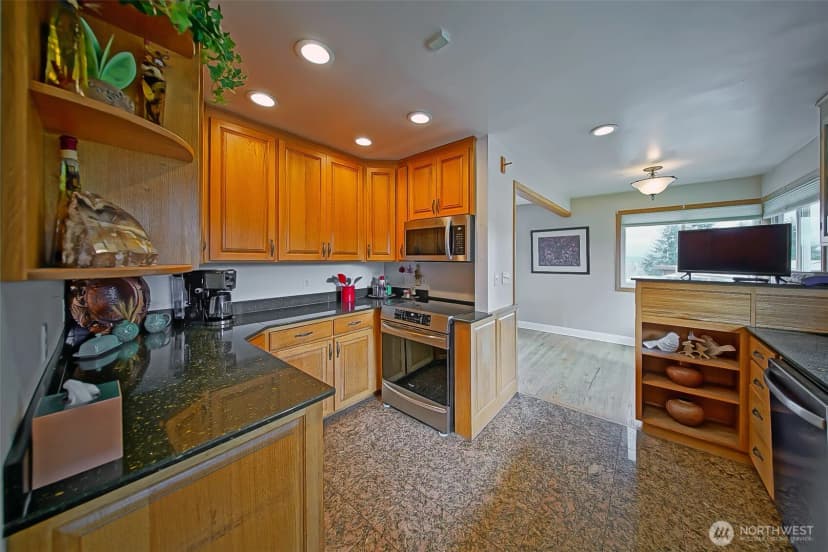 Property photo for 6404 N Five Views Road, Tacoma photo 14