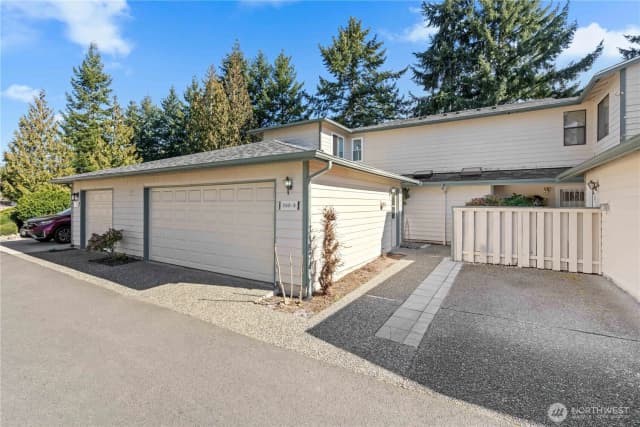 Property photo for 11045 Se 249th Court #2b, Kent photo 2