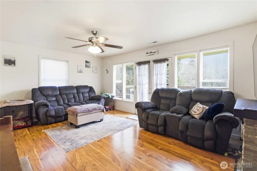Property photo for 421 Mcadams Road E, Longview photo 7