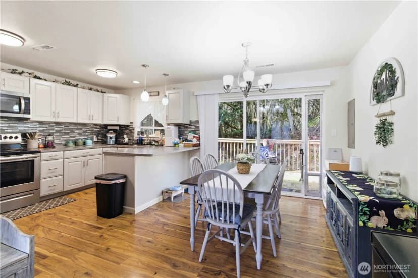 Property photo for 421 Mcadams Road E, Longview photo 9