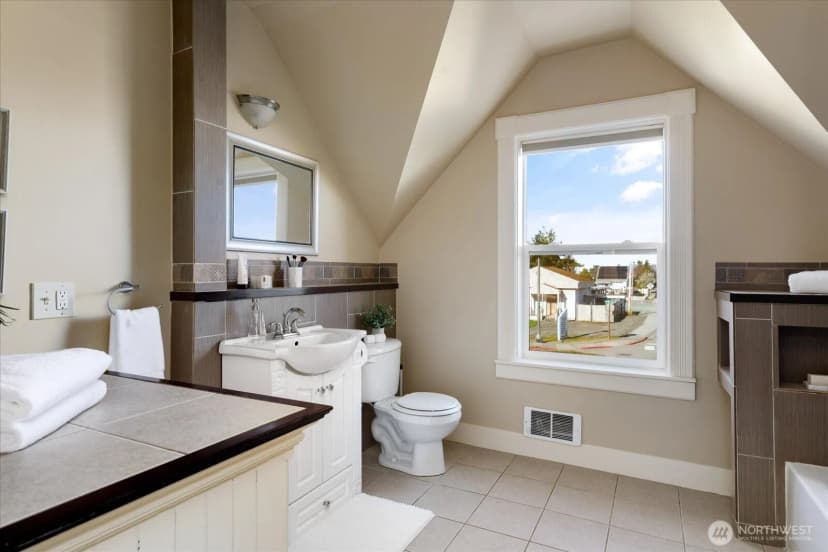 Property photo for 220 Morris Street, La Conner photo 28
