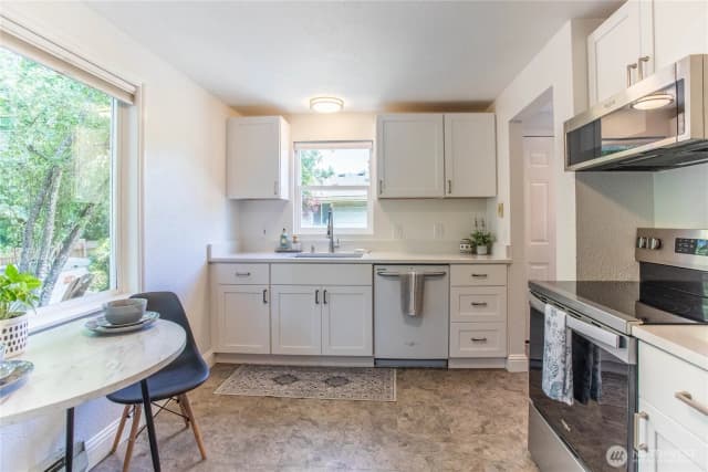 Property photo for 7169 18th Avenue Sw, Seattle photo 4