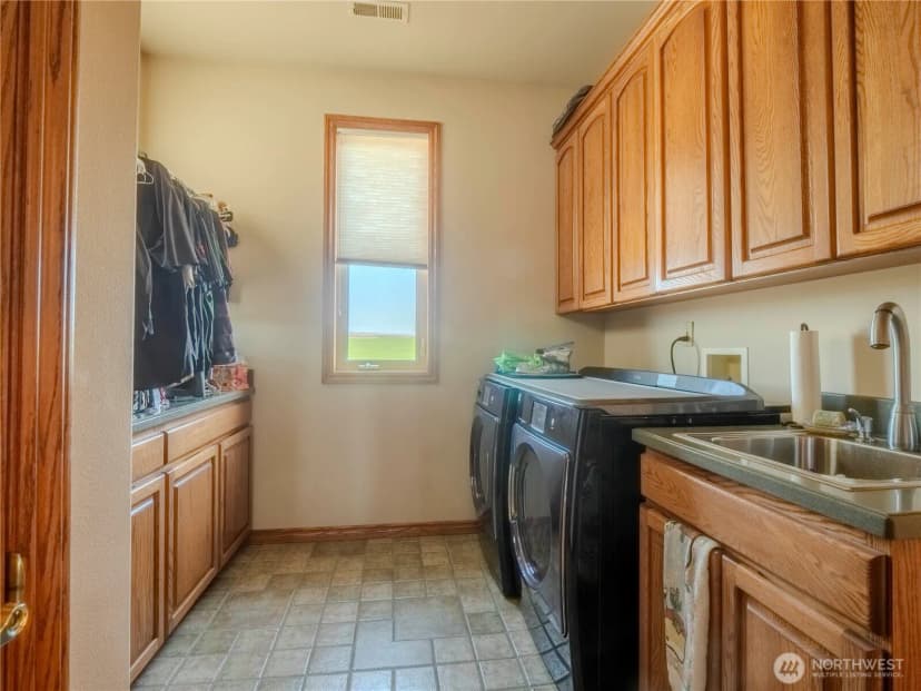 Property photo for 1050 Lewandowski Road, Sunnyside photo 36