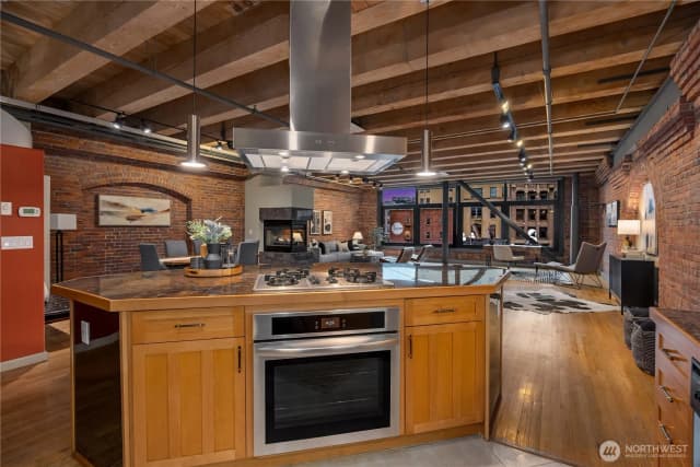 Property photo for 210 3rd Avenue S #2c, Seattle photo 4