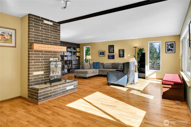 Property photo for 18722 56th Avenue Ne, Kenmore photo 2