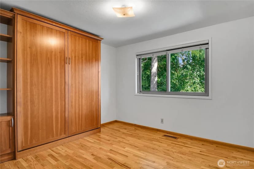 Property photo for 18722 56th Avenue Ne, Kenmore photo 10