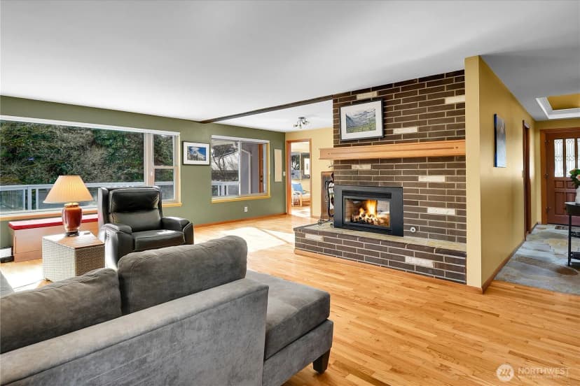 Property photo for 18722 56th Avenue Ne, Kenmore photo 3