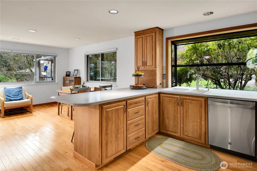 Property photo for 18722 56th Avenue Ne, Kenmore photo 6