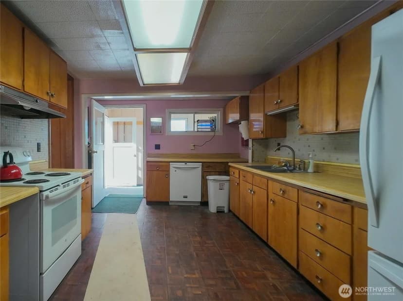 Property photo for 8275 State Route 20, Port Townsend photo 10