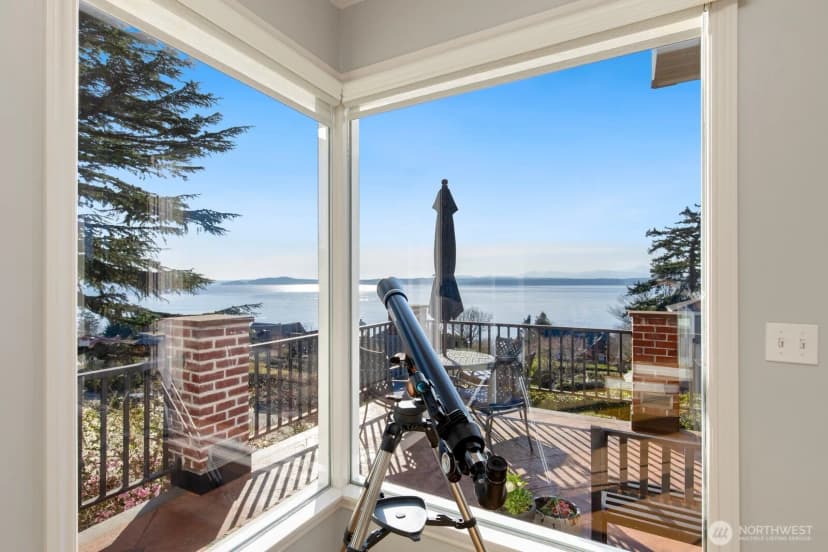 Property photo for 2803 Magnolia Boulevard W, Seattle photo 6