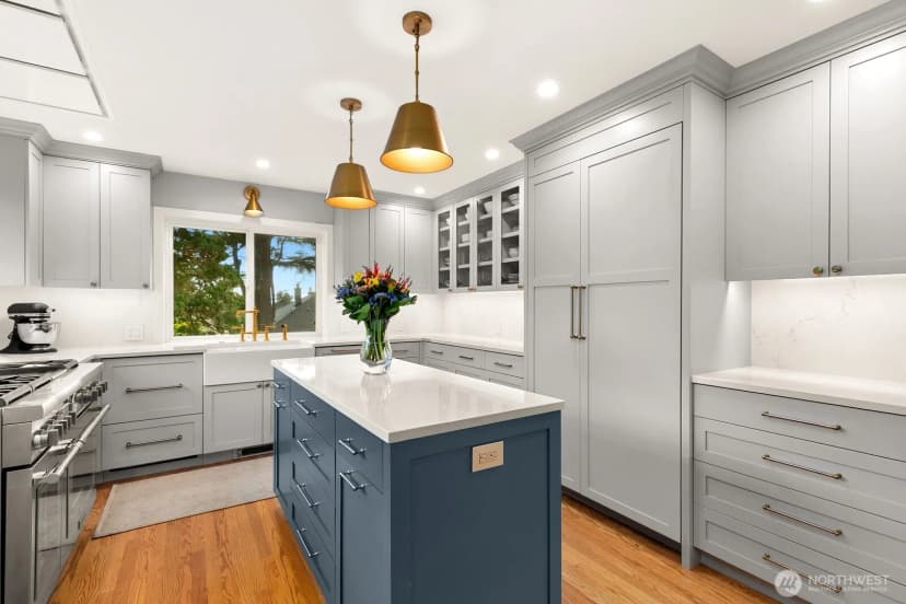 Property photo for 2803 Magnolia Boulevard W, Seattle photo 12