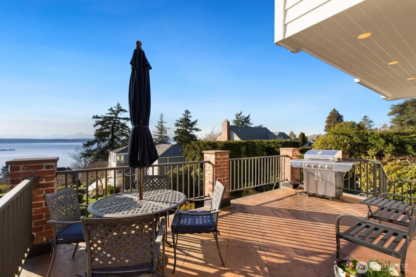 Property photo for 2803 Magnolia Boulevard W, Seattle photo 8