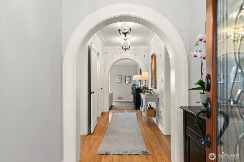 Property photo for 2803 Magnolia Boulevard W, Seattle photo 2