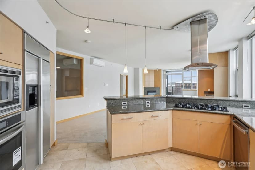 Property photo for 1100 106th Avenue Ne #902, Bellevue photo 11