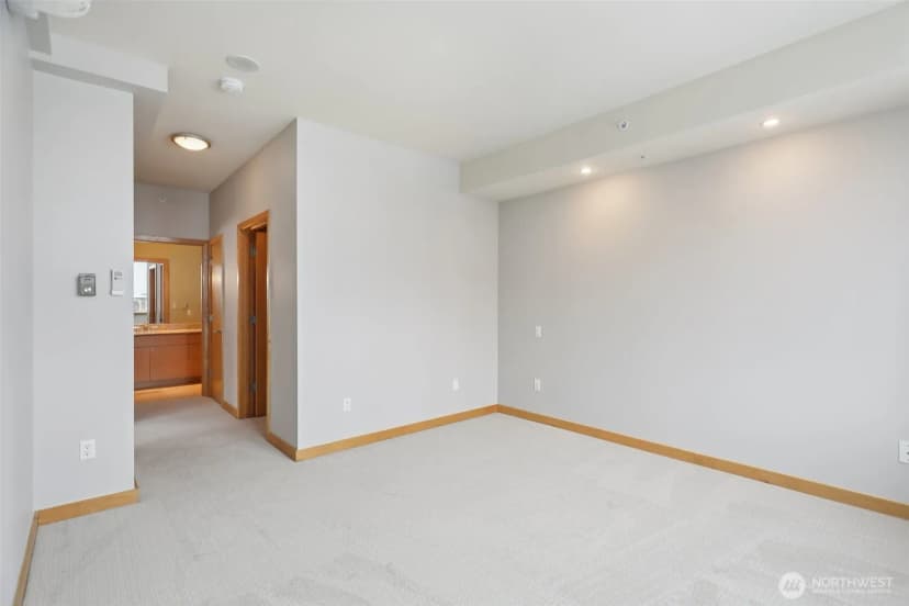 Property photo for 1100 106th Avenue Ne #902, Bellevue photo 23