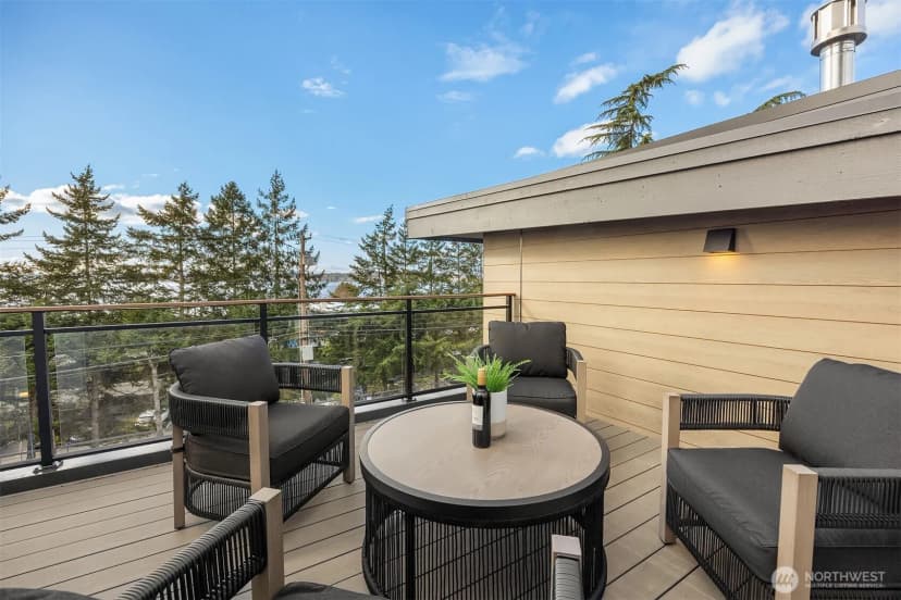 Property photo for 5808 Lakeview Drive, Kirkland photo 17