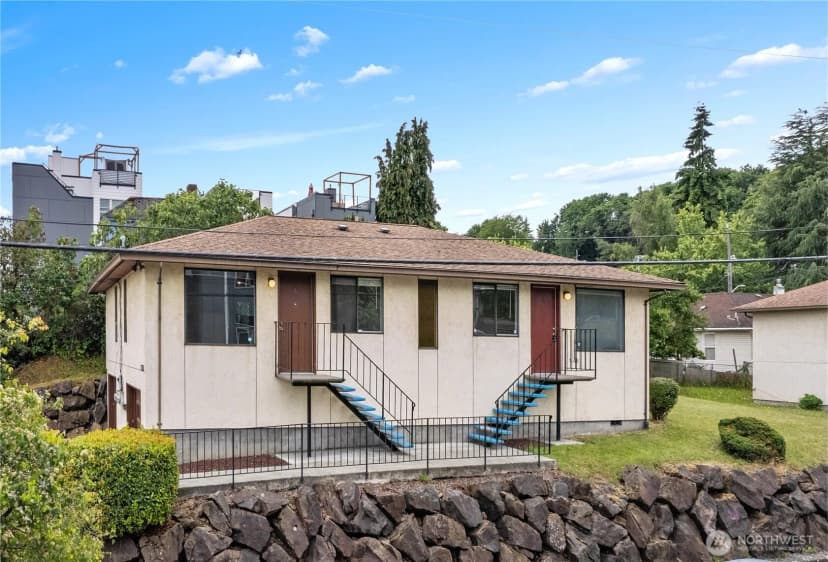 Property photo for 1701 19th Avenue S, Seattle photo 2