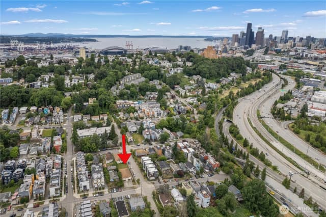Property photo for 1701 19th Avenue S, Seattle photo 3