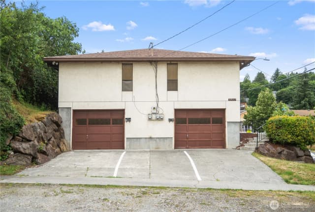 Property photo for 1701 19th Avenue S, Seattle photo 4